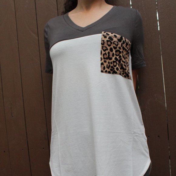 Leopard Pocket Colorblock V-Neck Tshirt - Picture 9 of 9